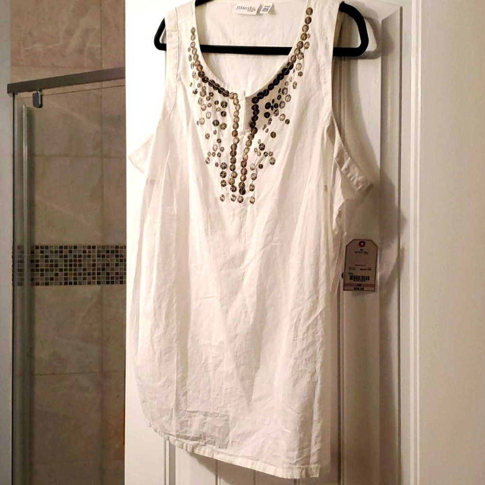 Sleeveless white cotton top